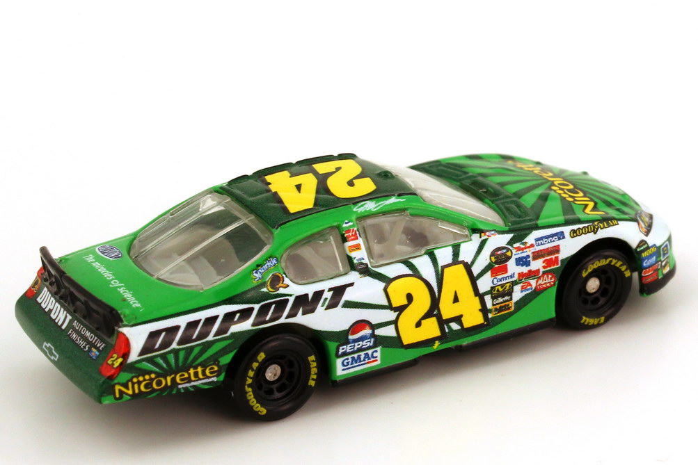 Foto 1:87 Chevrolet Monte Carlo SS NASCAR 2006 Hendrick Motorsports, DuPont Nicorette Nr.24, Jeff Gordon Winners Circle 47888