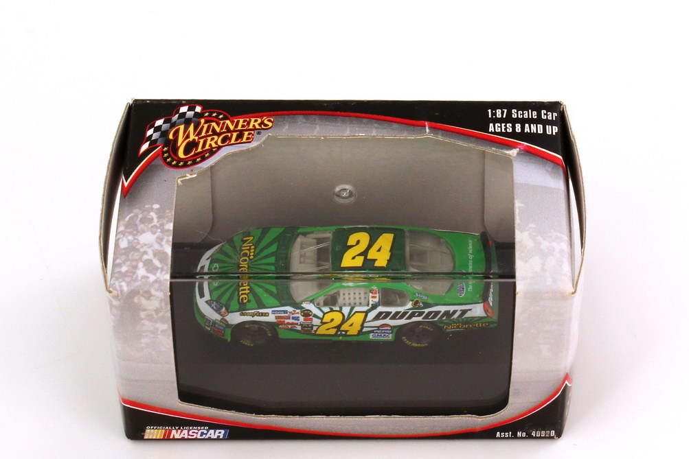 Foto 1:87 Chevrolet Monte Carlo SS NASCAR 2006 Hendrick Motorsports, DuPont Nicorette Nr.24, Jeff Gordon Winners Circle 47888
