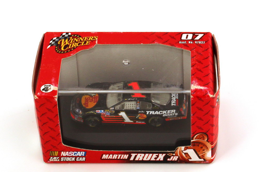 Foto 1:87 Chevrolet Monte Carlo SS NASCAR 2007 Dale Earnhardt Inc., Bass Pro Shops Nr.1, Martin Truex Jr. Winners Circle 47847