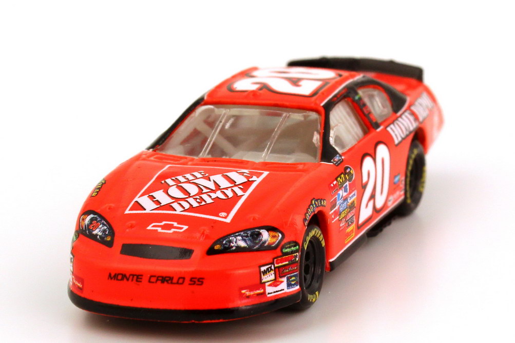 Foto 1:87 Chevrolet Monte Carlo SS NASCAR 2007 Joe Gibs Racing, Home Depot Nr.20, Tony Stewart Winners Circle 47862