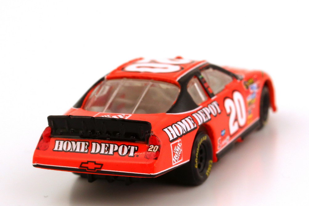 Foto 1:87 Chevrolet Monte Carlo SS NASCAR 2007 Joe Gibs Racing, Home Depot Nr.20, Tony Stewart Winners Circle 47862