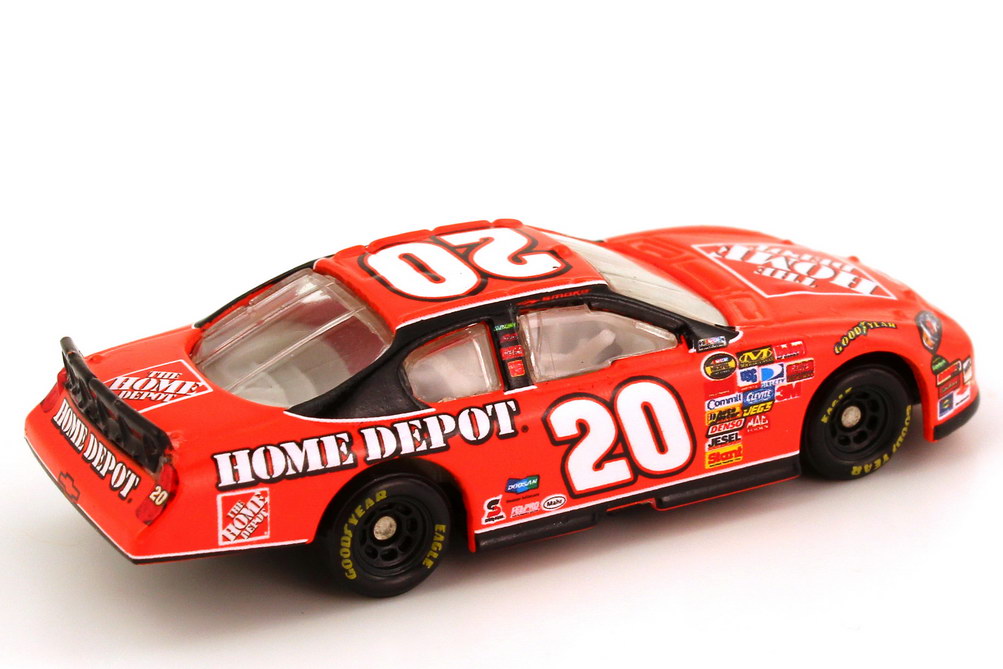 Foto 1:87 Chevrolet Monte Carlo SS NASCAR 2007 Joe Gibs Racing, Home Depot Nr.20, Tony Stewart Winners Circle 47862