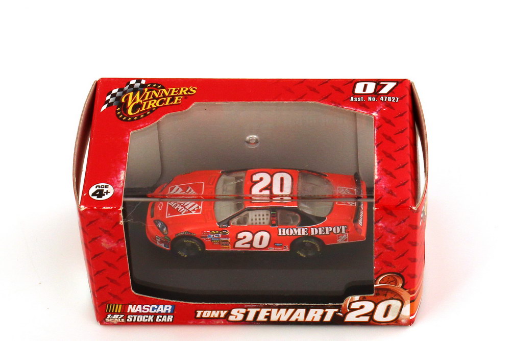 Foto 1:87 Chevrolet Monte Carlo SS NASCAR 2007 Joe Gibs Racing, Home Depot Nr.20, Tony Stewart Winners Circle 47862