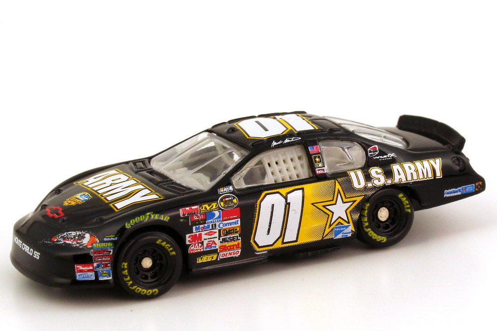 Foto 1:87 Chevrolet Monte Carlo SS NASCAR 2007 Ginn Racing, U.S. Army Nr.01, Mark Martin (Memorial Day Edition) Winners Circle 64761