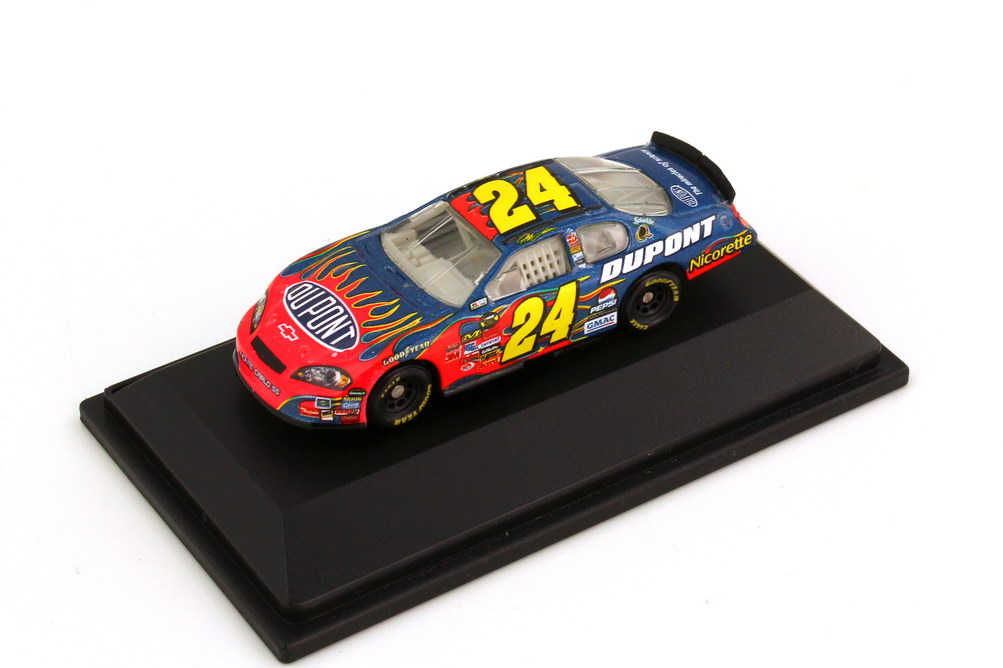 Foto 1:87 Chevrolet Monte Carlo SS NASCAR 2007 Hendrick Motorsports, DuPont Nr.24, Jeff Gordon Winners Circle 47852
