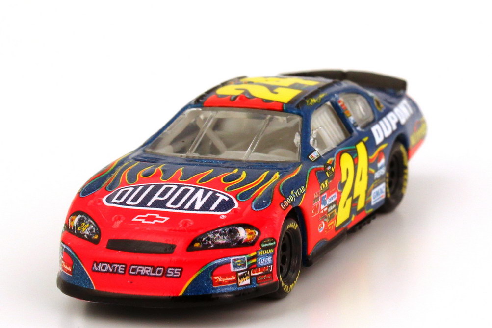 Foto 1:87 Chevrolet Monte Carlo SS NASCAR 2007 Hendrick Motorsports, DuPont Nr.24, Jeff Gordon Winners Circle 47852