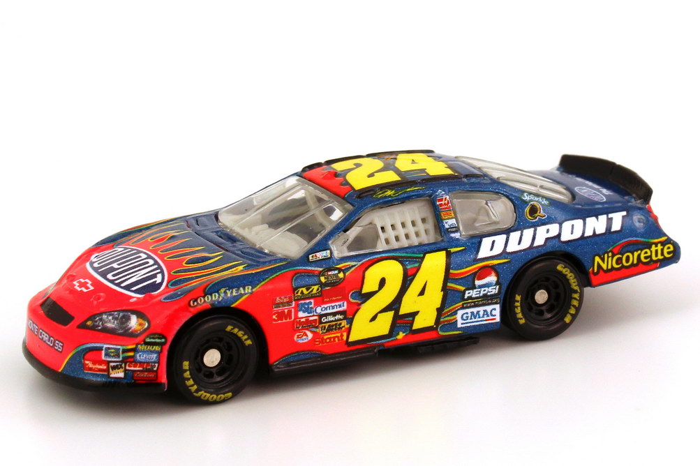 Foto 1:87 Chevrolet Monte Carlo SS NASCAR 2007 Hendrick Motorsports, DuPont Nr.24, Jeff Gordon Winners Circle 47852