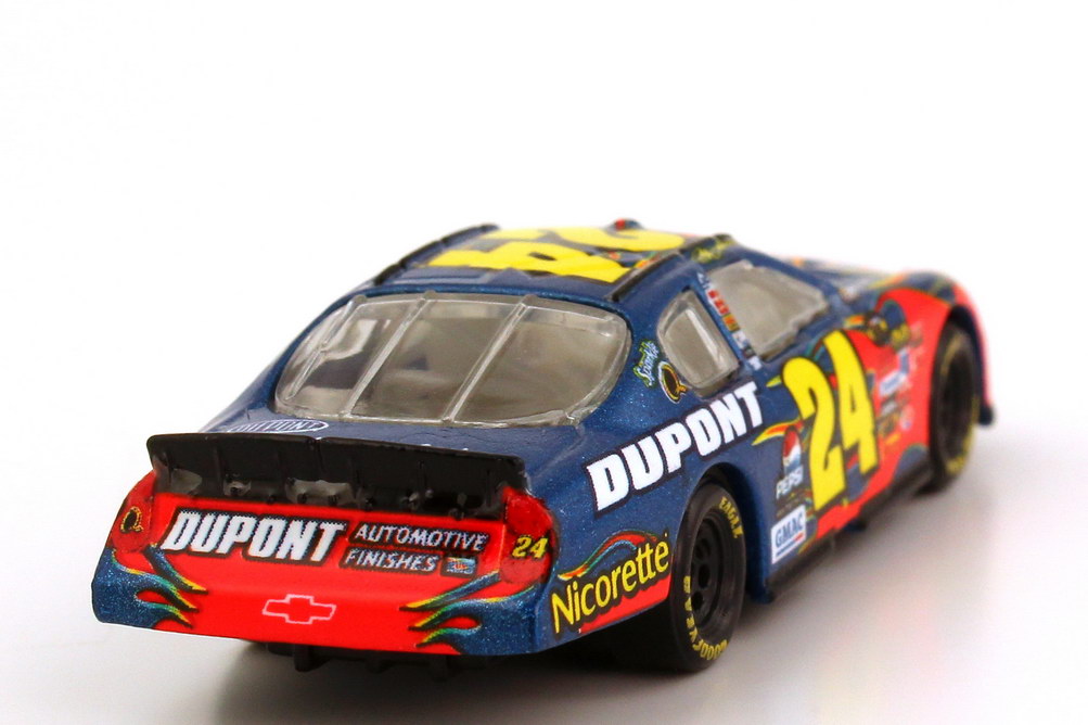 Foto 1:87 Chevrolet Monte Carlo SS NASCAR 2007 Hendrick Motorsports, DuPont Nr.24, Jeff Gordon Winners Circle 47852