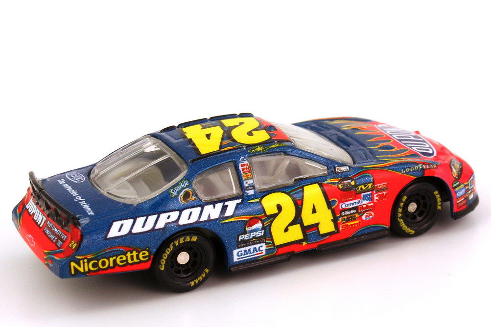 Foto 1:87 Chevrolet Monte Carlo SS NASCAR 2007 Hendrick Motorsports, DuPont Nr.24, Jeff Gordon Winners Circle 47852