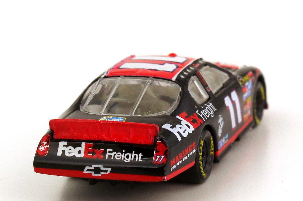 Foto 1:87 Chevrolet Monte Carlo SS NASCAR 2007 Joe Gibs Racing, Marines Nr.11, Denny Hamlin (Memorial Day Edition) Winners Circle 64773