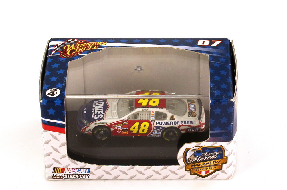 Foto 1:87 Chevrolet Monte Carlo SS NASCAR 2007 Hendrick Motorsports, Lowe´s Nr.48, Jimmie Johnson (Memorial Day Edition) Winners Circle 64759