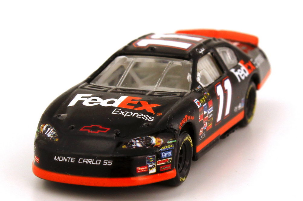 Foto 1:87 Chevrolet Monte Carlo SS NASCAR 2007 Joe Gibs Racing, FedEx Express Nr.11, Denny Hamlin Winners Circle 47921