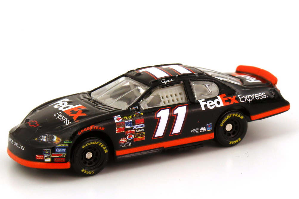 Foto 1:87 Chevrolet Monte Carlo SS NASCAR 2007 Joe Gibs Racing, FedEx Express Nr.11, Denny Hamlin Winners Circle 47921