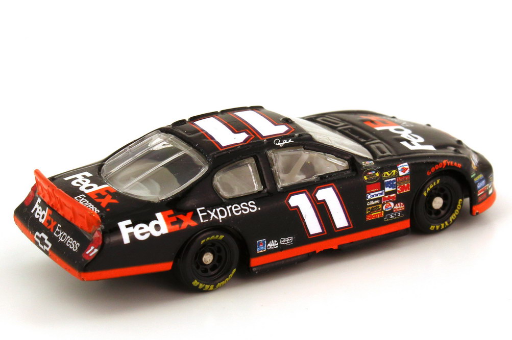 Foto 1:87 Chevrolet Monte Carlo SS NASCAR 2007 Joe Gibs Racing, FedEx Express Nr.11, Denny Hamlin Winners Circle 47921