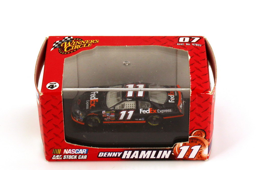 Foto 1:87 Chevrolet Monte Carlo SS NASCAR 2007 Joe Gibs Racing, FedEx Express Nr.11, Denny Hamlin Winners Circle 47921