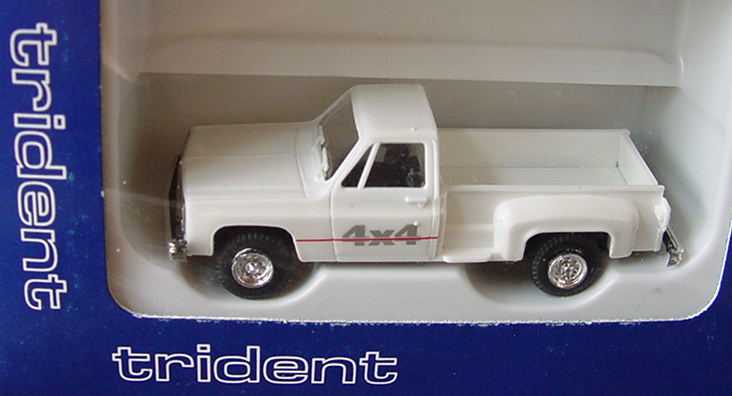 Foto 1:87 Chevrolet Pickup (1973) Stepside 4x4 weiß Trident 90115