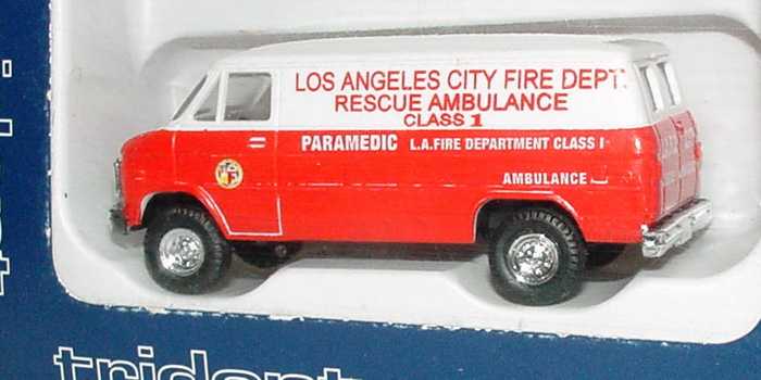 Foto 1:87 Chevrolet Van (1970) Kasten Los Angeles City Fire Dept. Rescue Ambulance, Paramedic Trident 90175