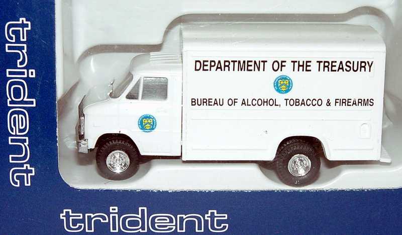 Foto 1:87 Chevrolet Van (1970) Koffer Department Of The Treasury, Explosive Investigation Trident 90152