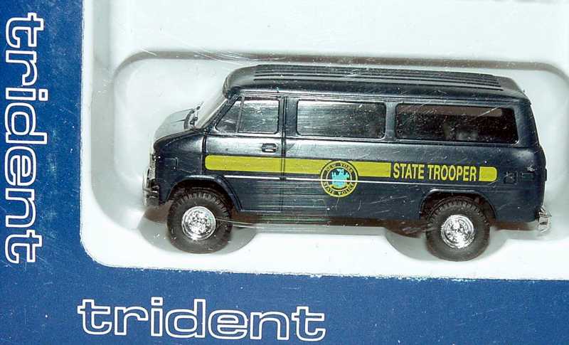 Foto 1:87 Chevrolet Van (1970) New York State Police, State Trooper Trident 90135