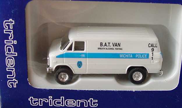 Foto 1:87 Chevrolet Van (1970) Wichita Police B.A.T. Van Trident 90164