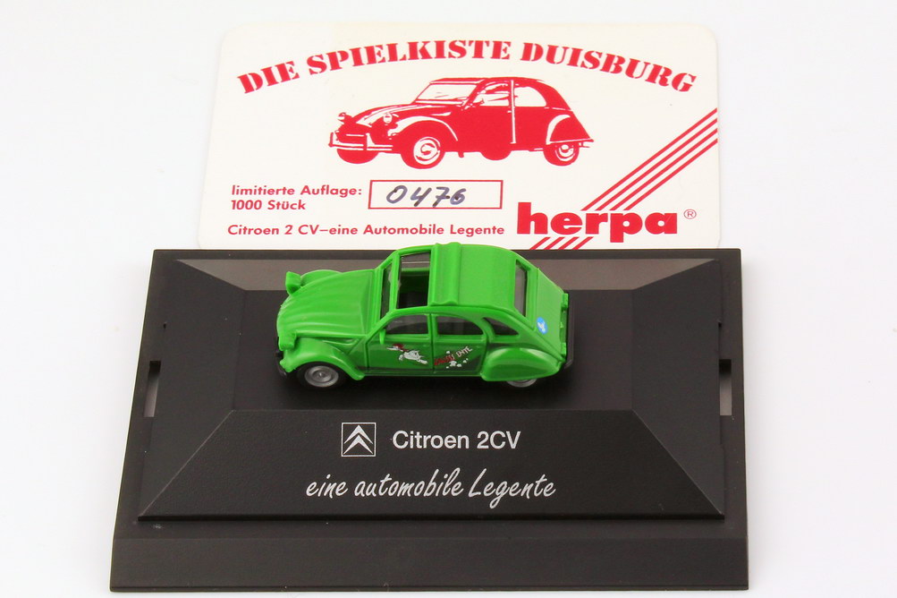 Foto 1:87 Citroen 2 CV 6 grün Sausss Ente - Eine automobile Legente herpa
