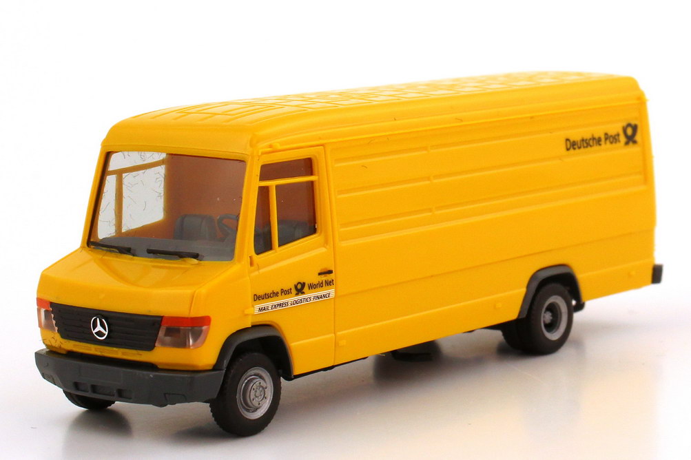 Foto 1:87 Deutsche Post Setpackung Fahrzeuge der Deutschen Post 2003 (Mercedes Actros MP3 Sattelzug + Mercedes T2 Vario + Renault Kangoo) herpa 006270