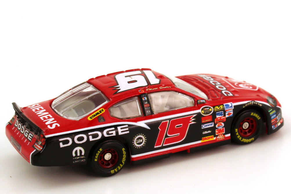 Foto 1:87 Dodge Charger NASCAR 2006 Evernham Motorsports, Siemens Nr.19, Elliott Sadler Winners Circle 47840