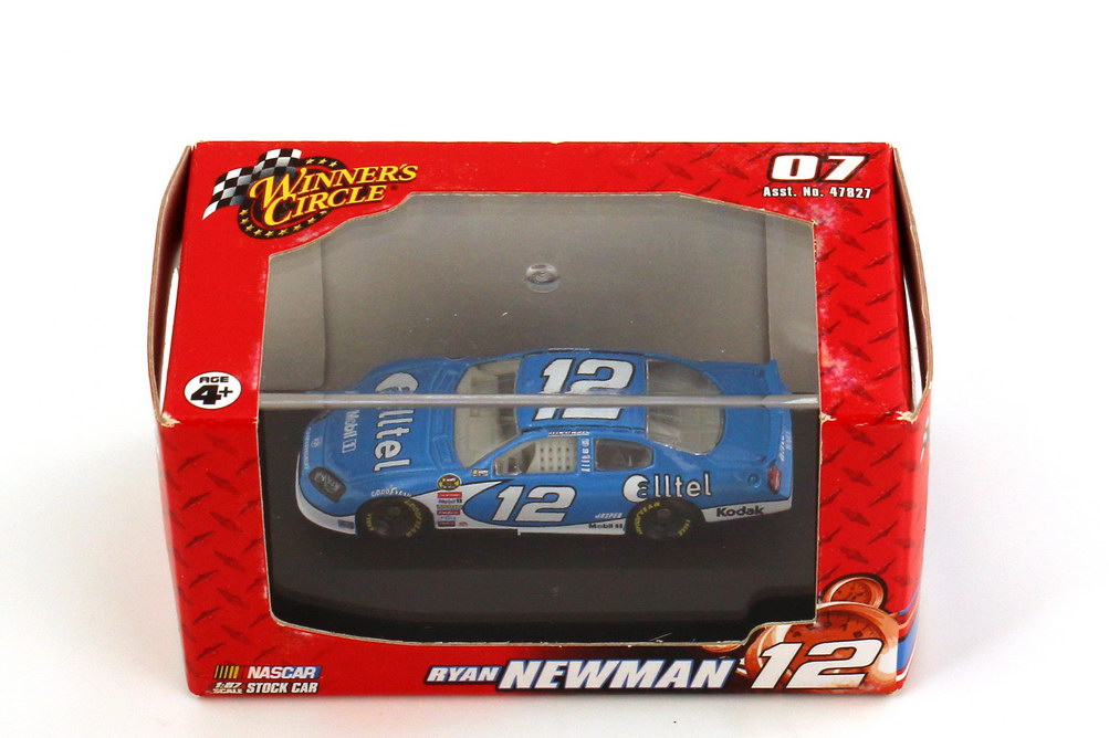 Foto 1:87 Dodge Charger NASCAR 2007 Penske Racing, Elltel Nr.12, Ryan Newman Winners Circle 47986