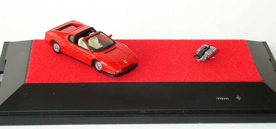 Foto 1:87 Ferrari Testarossa Spyder rot  (Minidiorama mit V12-Motorblock, Umbau) herpa
