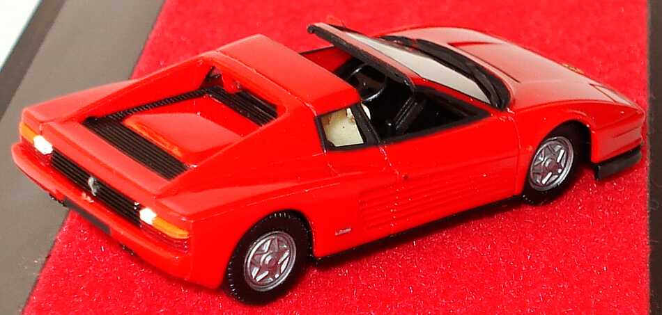 Foto 1:87 Ferrari Testarossa Spyder rot  (Minidiorama mit V12-Motorblock, Umbau) herpa