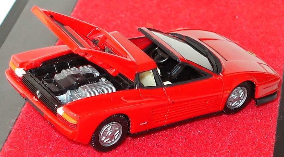 Foto 1:87 Ferrari Testarossa Spyder rot  (Minidiorama mit V12-Motorblock, Umbau) herpa