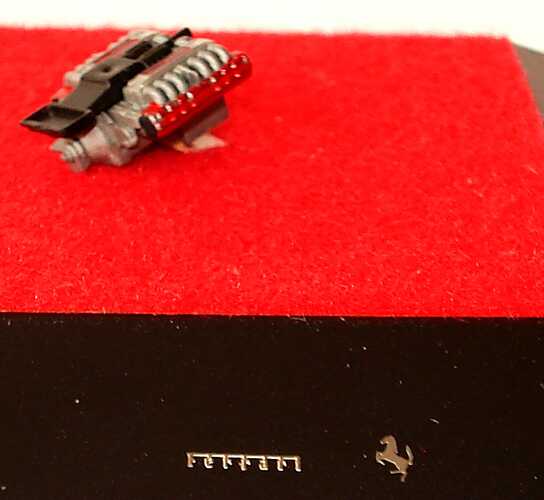 Foto 1:87 Ferrari Testarossa Spyder rot  (Minidiorama mit V12-Motorblock, Umbau) herpa