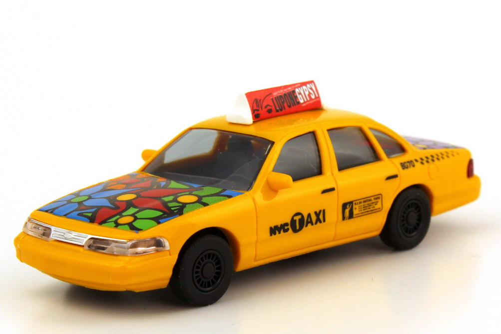 Foto 1:87 Ford Crown Victoria 1996 NYC Taxi Flower Power Busch 49030