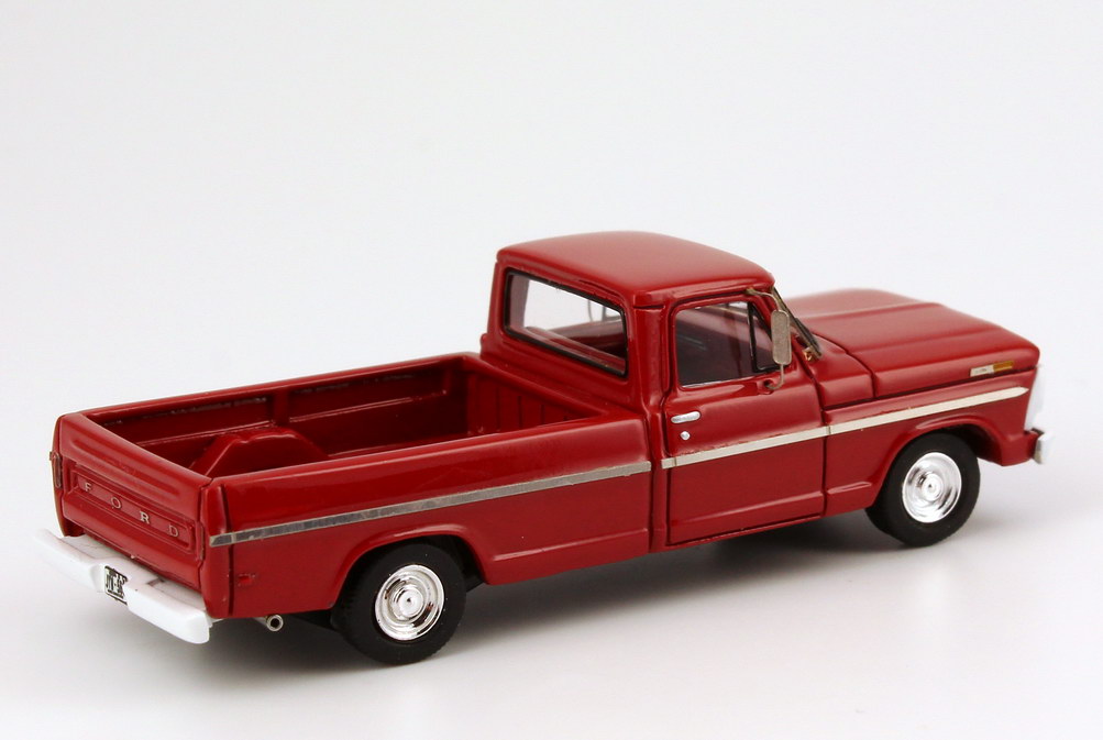 Foto 1:87 Ford F-100 Pickup MK5 (1967) rot NEO Scale Models 87565