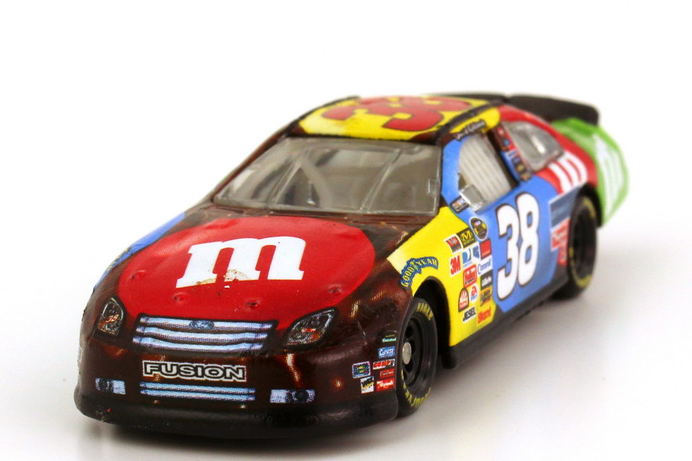 Foto 1:87 Ford Fusion NASCAR 2007 Robert Yates Racing, m&m Nr.38, David Gilliland Winners Circle 47961