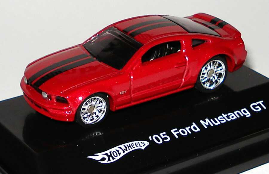 Foto 1:87 Ford Mustang V GT (2005) weinrotmet., schwarze Racingstreifen HotWheels L7176