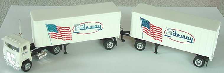 Foto 1:87 Freightliner COE (K) KoZug 2/1/2 Riteway herpa 855000