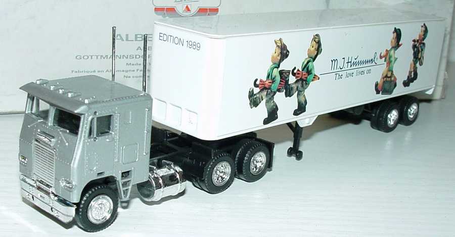 Foto 1:87 Freightliner COE KoSzg 3/2 M. J. Hummel - The love lives on Albedo