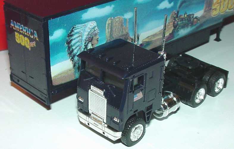Foto 1:87 Freightliner COE MovingVanSzg 3/2 America 500 years, Wild West herpa 140836