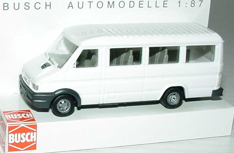 Foto 1:87 Iveco Daily Bus lang weiß Busch 47901