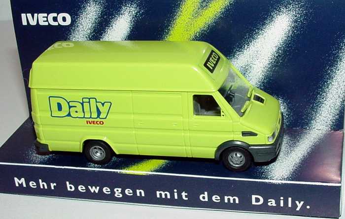 Foto 1:87 Iveco Daily Kasten lang Hochdach Daily neongrün Werbemodell Busch