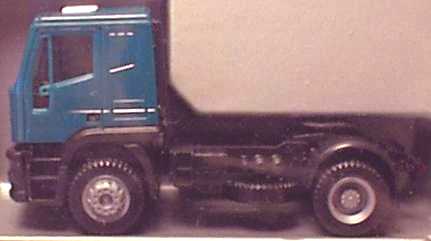 Foto 1:87 Iveco EuroTech 2a Szgm grün herpa 142236