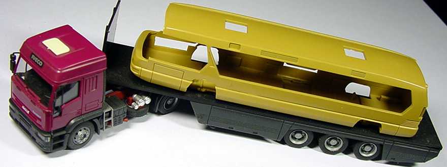 Foto 1:87 Iveco EuroTech Hochdach Szg Cv 2/3 mit Neoplan MIC Rohkarosse (angeklebte Spiegel) Rietze 60413