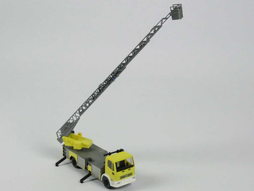Foto 1:87 Iveco Magirus EuroFire Drehleiter DLK 23-12 gelb Interschutz 2000, Der Rote Hahn Wiking 61902