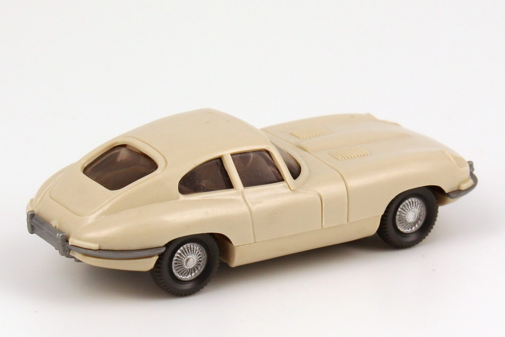 Foto 1:87 Jaguar E-Type hell-elfenbein, mit Lenkrad, Scheinwerfer unbemalt Wiking 022