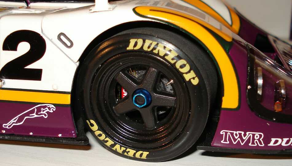 Foto 1:18 Jaguar XJR-9LM Silk Cut Nr.2, Lammers/Dumfries/Wallace (Winner LeMans 24 Hours 1988) Exoto MTB00104