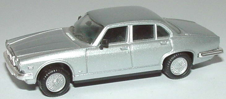 Foto 1:87 Jaguar XJ 12 silber-met. herpa 030205