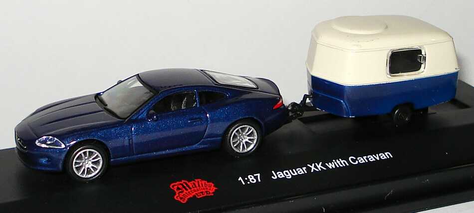 Foto 1:87 Jaguar XK Coupé dunkelblau-met. mit Wohnwagen Malibu International 06000