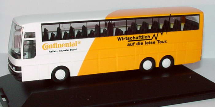 Foto 1:87 Kässbohrer-Setra S 215 HDH Continental - Wirtschaftlich auf die leise Tour. herpa