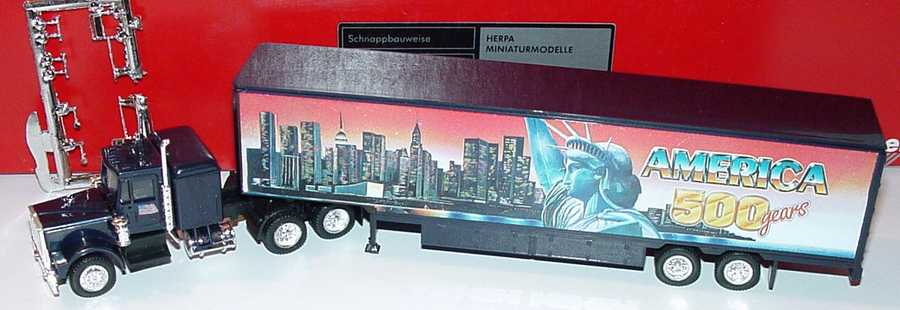 Foto 1:87 Kenworth CON Sleeper MovingVanSzg 3/2 America 500 years, Skyline New York herpa 140829